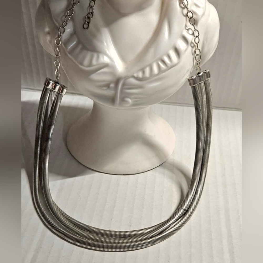 Modern Silver Necklace with Sleek Bar and Chain Design